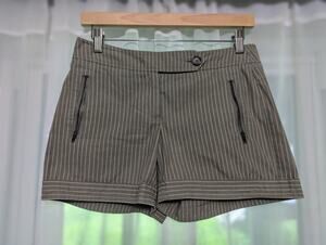The *cutest* low-rise Gianni Bini shorts - Size 4